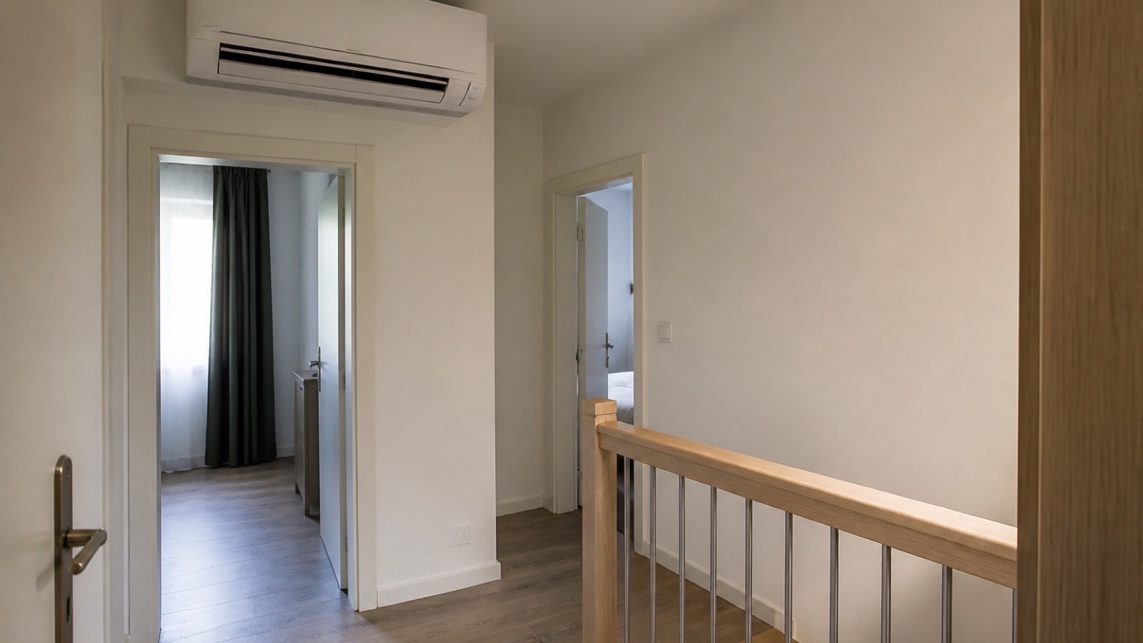 Groter wandmodel in een nachthal